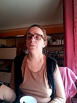 Dettybitch40 online show from 10.21.25