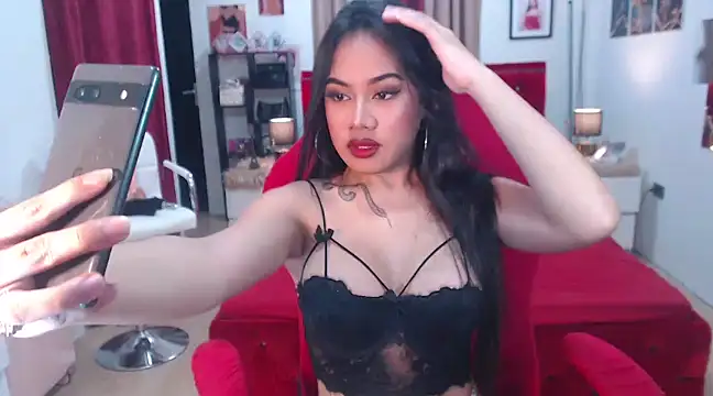 Snapshot of FrancineGarcia chatting on 12.12.24 FrancineGarcia online show from 12.12.24
