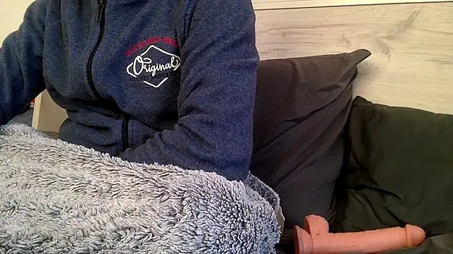 curioushetero online show from 02.06.25