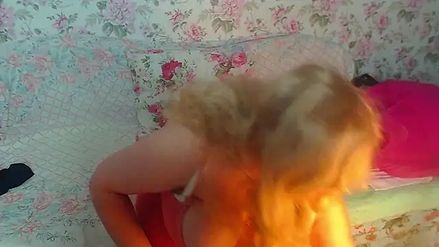 Snapshot of BustyDonnaSexyy chatting on 03.01.25 BustyDonnaSexyy online show from 03.01.25