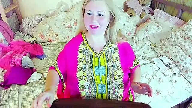 Snapshot of BustyDonnaSexyy chatting on 10.14.25 BustyDonnaSexyy online show from 10.14.25