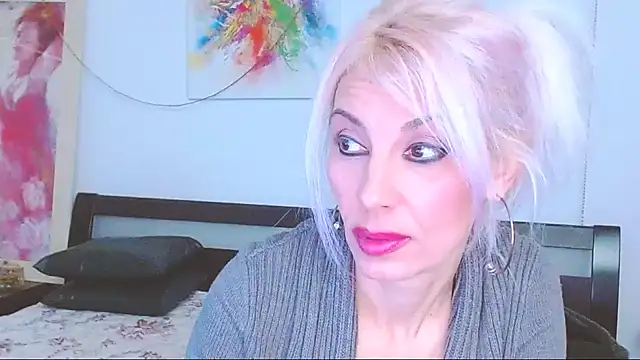 HoneyLara online show from 02.07.25