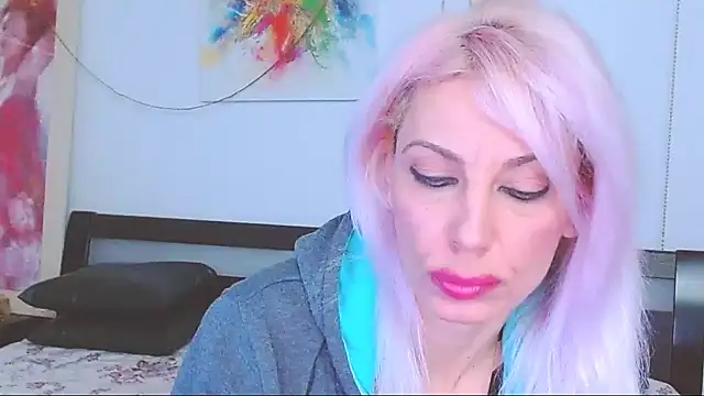 HoneyLara online show from 02.11.25