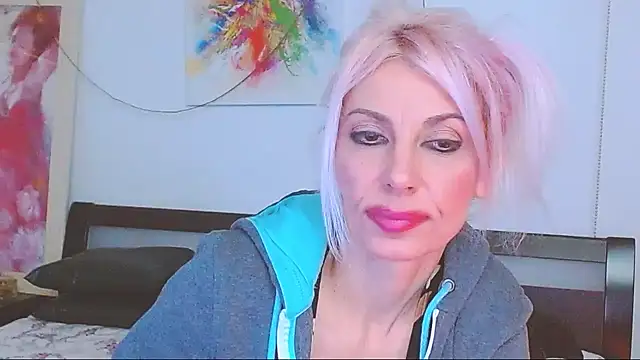 HoneyLara online show from 02.12.25