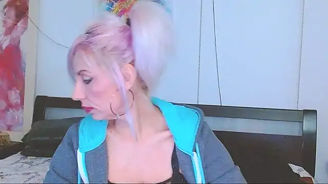 HoneyLara online show from 02.13.25