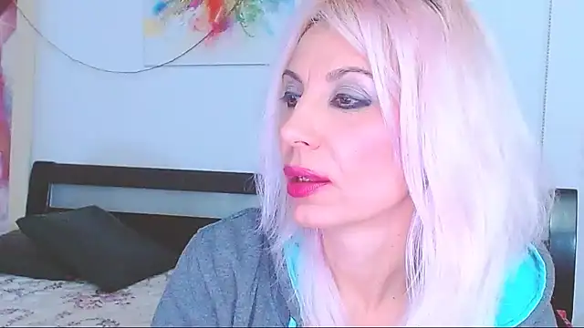 HoneyLara online show from 02.22.25