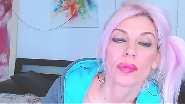 HoneyLara online show from 03.06.25