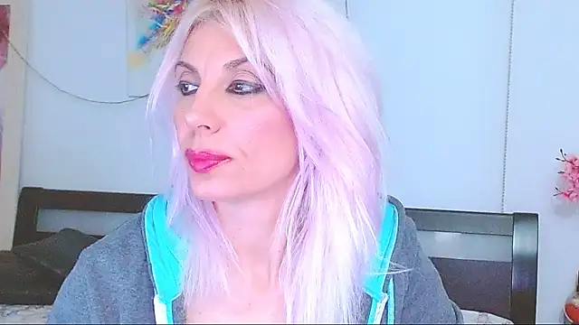 HoneyLara online show from 03.07.25