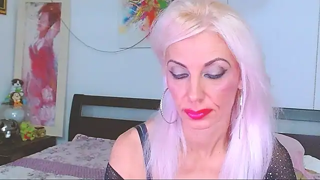 HoneyLara online show from 09.14.25