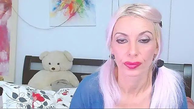 HoneyLara online show from 10.06.25