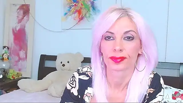 HoneyLara online show from 10.13.25