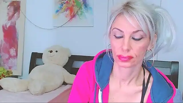 HoneyLara online show from 12.20.25