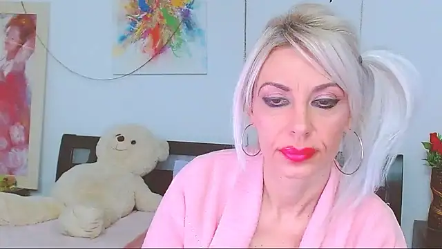 HoneyLara online show from 01.18.26