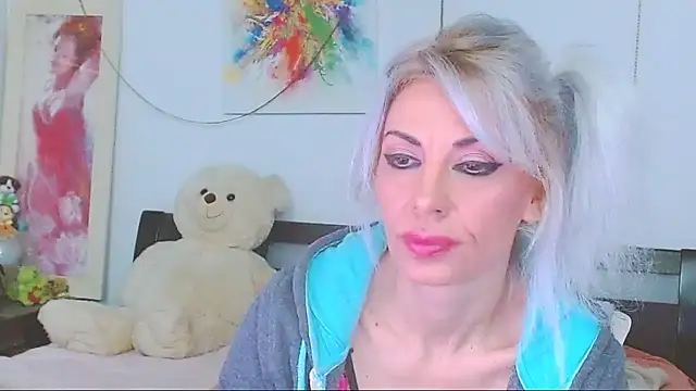 HoneyLara online show from 03.08.26