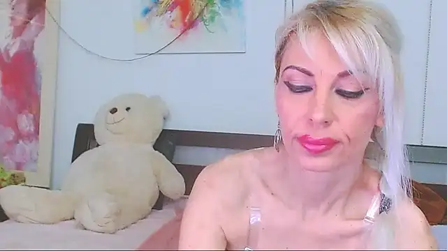 HoneyLara online show from 04.17.26
