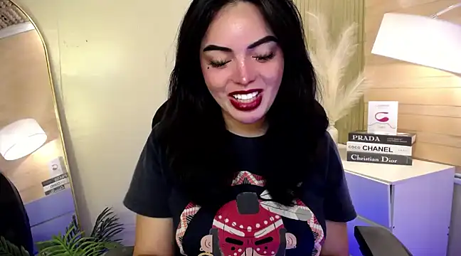 HotstuffCherrySummer online show from 12.16.24