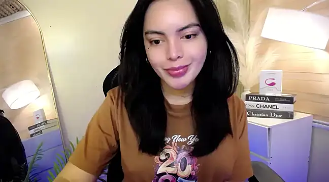 HotstuffCherrySummer online show from 01.02.25