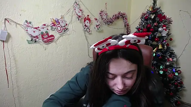 Snapshot of MilanaPrice chatting on 12.21.24 MilanaPrice online show from 12.21.24