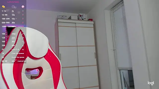 HotCarolineXO online show from 11.18.25