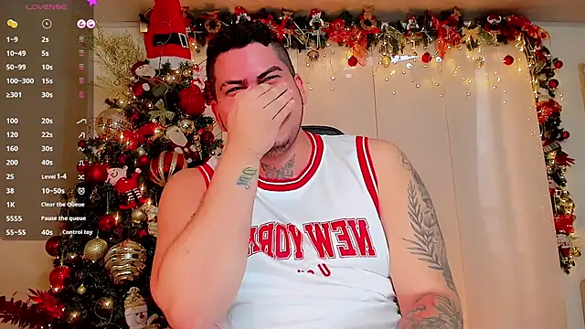 Snapshot of Thomas_chubbyxhot chatting on 12.20.24 Thomas chubbyxhot online show from 12.20.24