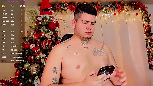 Snapshot of Thomas_chubbyxhot chatting on 12.21.24 Thomas chubbyxhot online show from 12.21.24