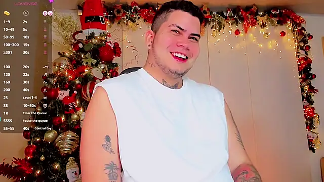 Snapshot of Thomas_chubbyxhot chatting on 12.22.24 Thomas chubbyxhot online show from 12.22.24