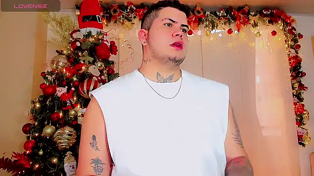 Snapshot of Thomas_chubbyxhot chatting on 12.22.24 Thomas chubbyxhot online show from 12.22.24