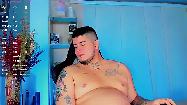 Snapshot of Thomas_chubbyxhot chatting on 02.13.25 Thomas chubbyxhot online show from 02.13.25