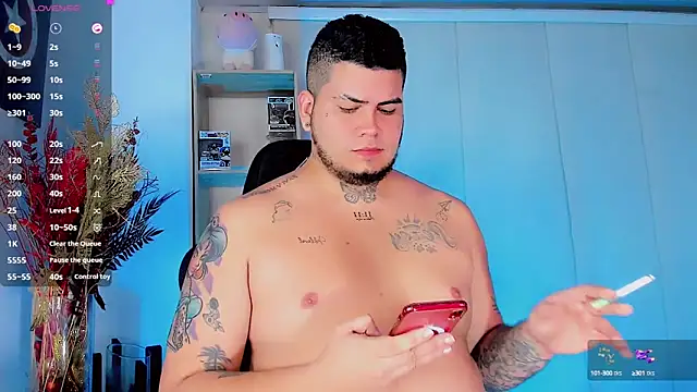 Snapshot of Thomas_chubbyxhot chatting on 02.14.25 Thomas chubbyxhot online show from 02.14.25