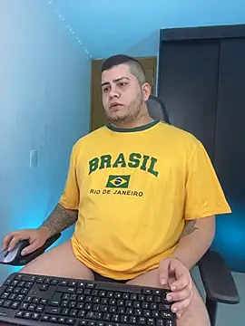 Snapshot of Thomas_chubbyxhot chatting on 11.08.25 Thomas chubbyxhot online show from 11.08.25