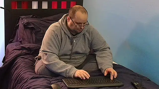 Snapshot of lefty15242 chatting on 02.11.25 lefty15242 online show from 02.11.25