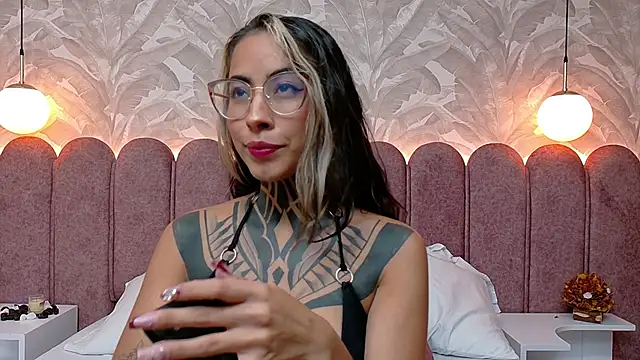 NicoleBlum online show from 02.03.25