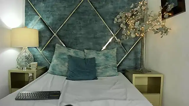 DannaFalco25 online show from 12.18.24