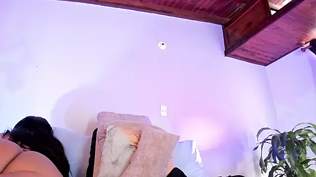 LEAH DOUUGLASS online show from 02.09.25