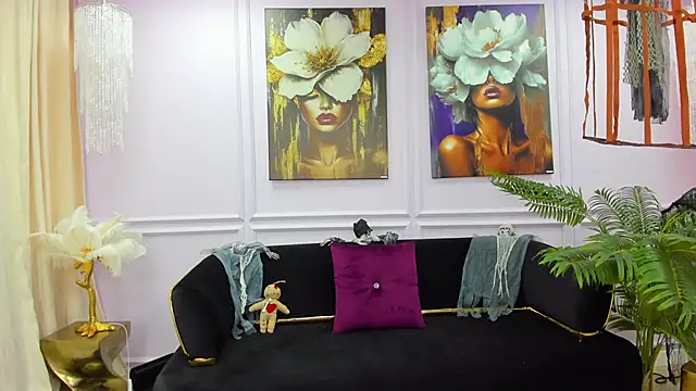 Snapshot of Awww_Ella chatting on 10.31.25 Awww Ella online show from 10.31.25