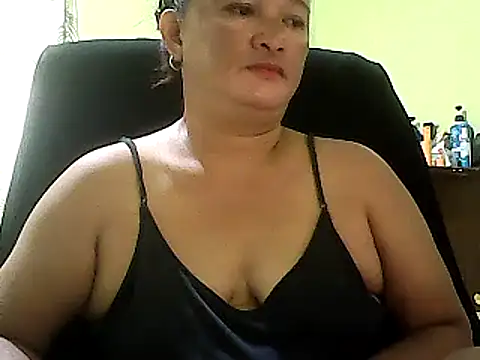 Snapshot of hott_scarlett chatting on 01.01.25 hott scarlett online show from 01.01.25