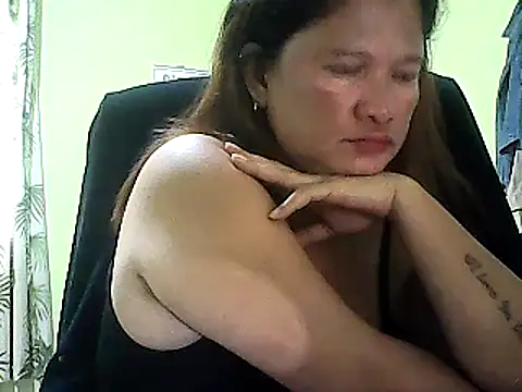 Snapshot of hott_scarlett chatting on 01.04.25 hott scarlett online show from 01.04.25