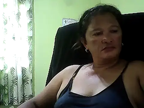 Snapshot of hott_scarlett chatting on 02.05.25 hott scarlett online show from 02.05.25