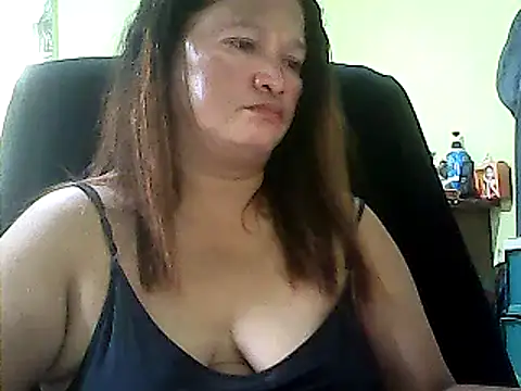 Snapshot of hott_scarlett chatting on 02.05.25 hott scarlett online show from 02.05.25