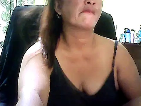 Snapshot of hott_scarlett chatting on 02.15.25 hott scarlett online show from 02.15.25