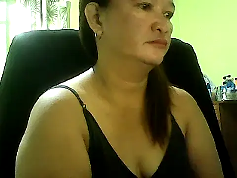 Snapshot of hott_scarlett chatting on 02.17.25 hott scarlett online show from 02.17.25