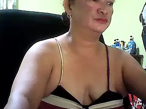 Snapshot of hott_scarlett chatting on 03.06.25 hott scarlett online show from 03.06.25