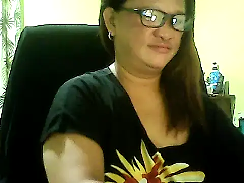 Snapshot of hott_scarlett chatting on 03.21.25 hott scarlett online show from 03.21.25