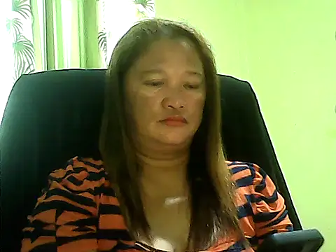 Snapshot of hott_scarlett chatting on 09.10.25 hott scarlett online show from 09.10.25