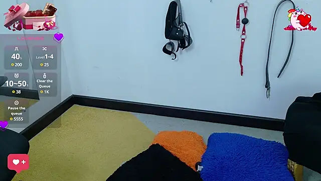 Catwhite  online show from 02.24.25