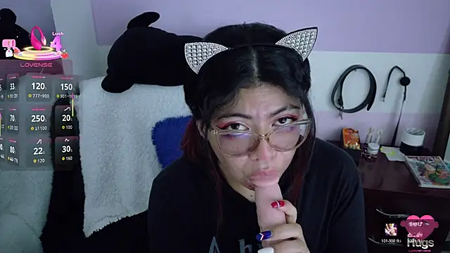 Catwhite  online show from 10.06.25