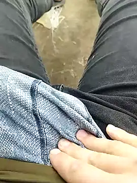 Snapshot of K-27 chatting on 11.04.25 K-27 online show from 11.04.25