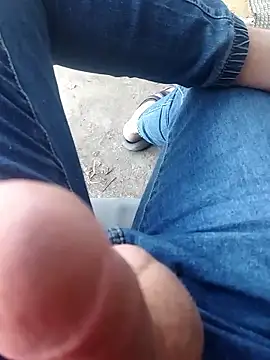 Snapshot of K-27 chatting on 11.13.25 K-27 online show from 11.13.25