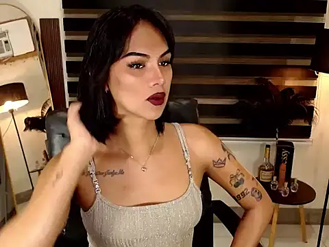 Snapshot of SarahAmber chatting on 10.14.25 SarahAmber online show from 10.14.25