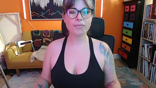 Snapshot of TheLenaAdams chatting on 10.15.25 TheLenaAdams online show from 10.15.25